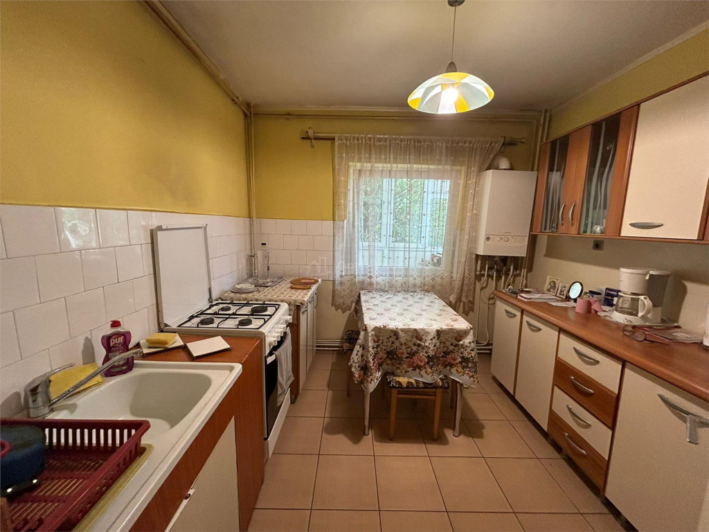 Apartament 2 camere, etaj intermediar, Centru