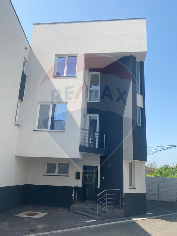 DE VANZARE Casă / Vilă cu 5 camere Popesti - Leordeni