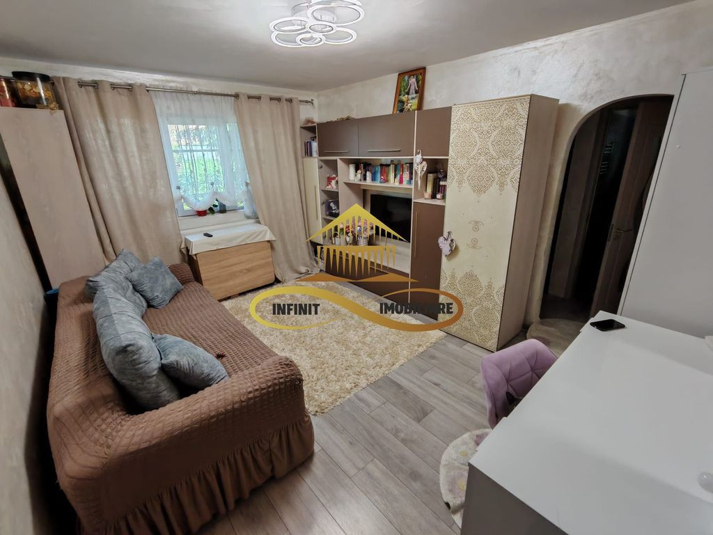 De vânzare – Apartament 2 camere zona Orizont, Bacău