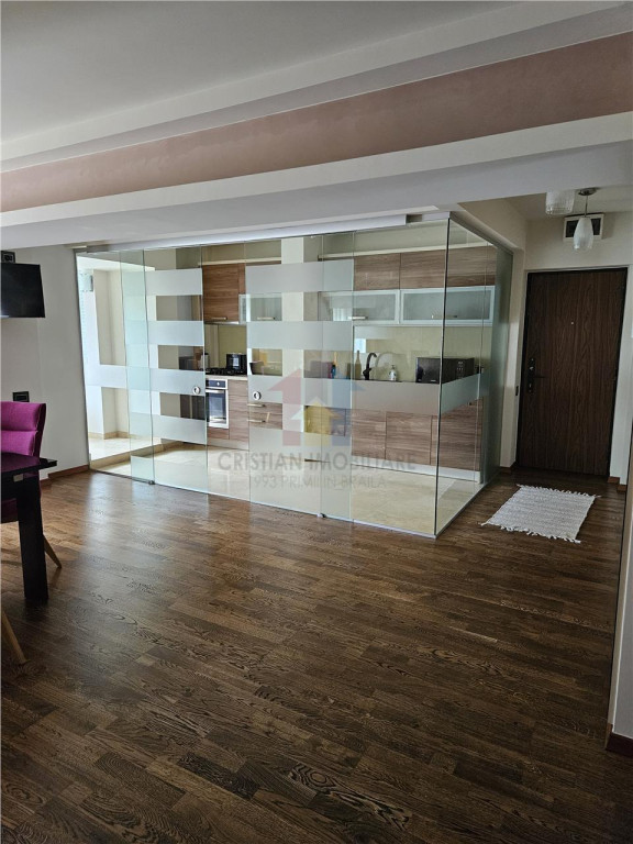 De inchiriat 3 camere ULTRACENTRAL Mobilat-utilat Etaj 2