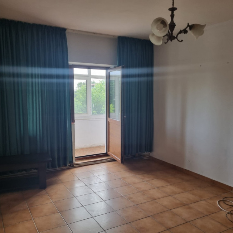 APARTAMENT DE VANZARE CU 3 CAMERE LA 5 CALARASI