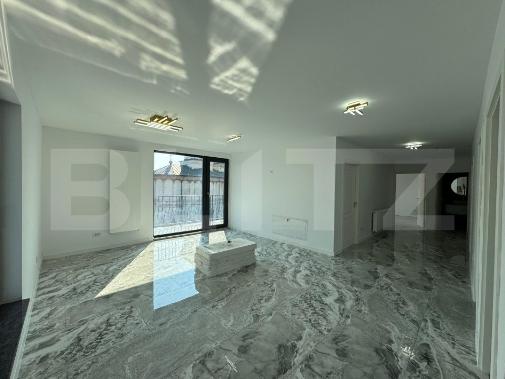 Casa 10 camere, pretabila spatiu comercial, zona Amaradia