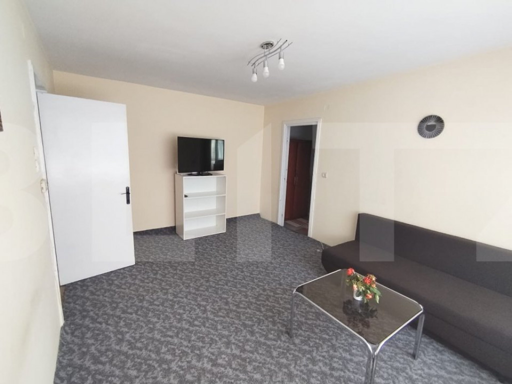 Apartament de vanzare, cu doua camere, 49 mp, zona Pietonal