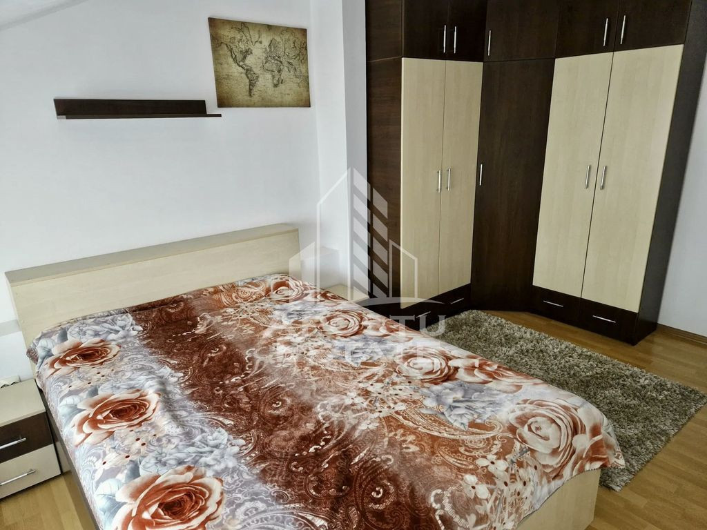 Apartament cu 3 camere, centrala proprie, balcon, zona Gi...