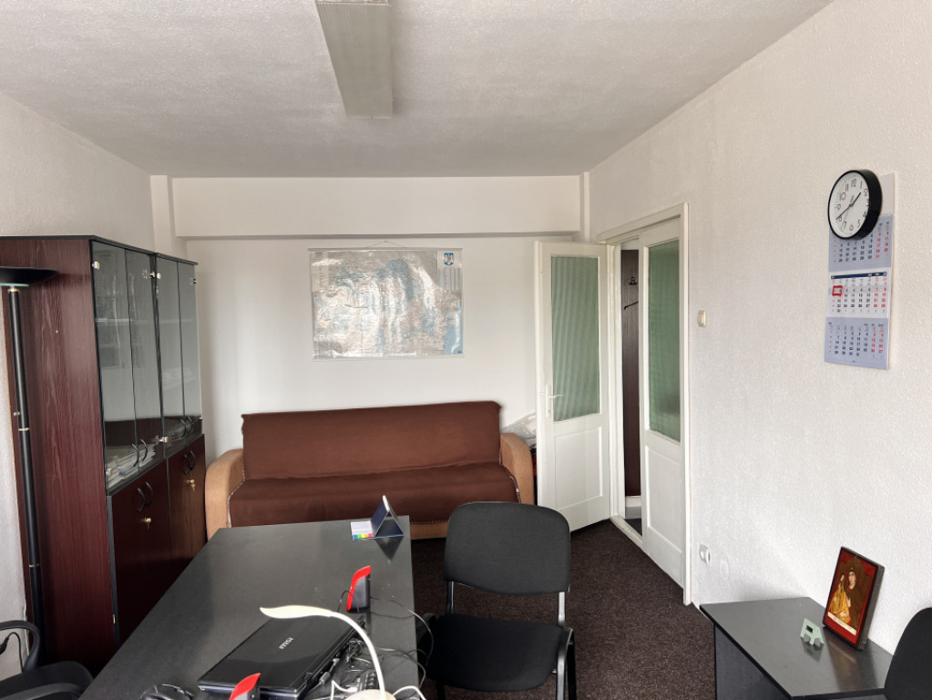 Garsoniera spatioasa 36 mp et 2 zona Garii (Central)