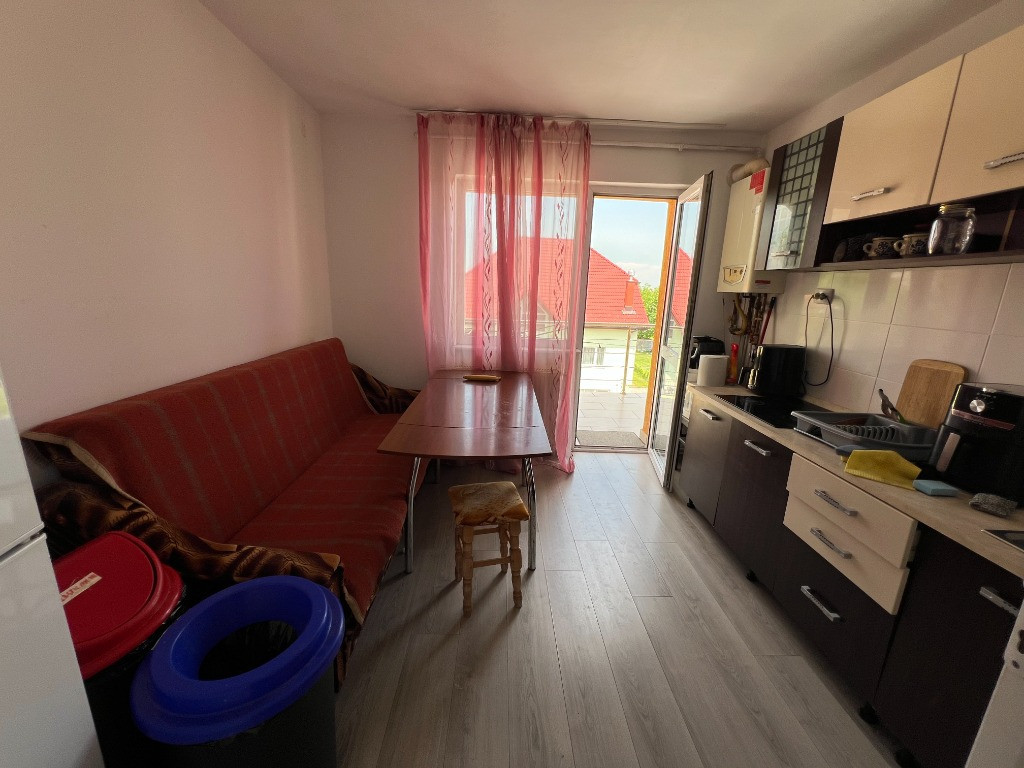 INCHIRIEZ camera,bucataria si baia la comun, zona Strand