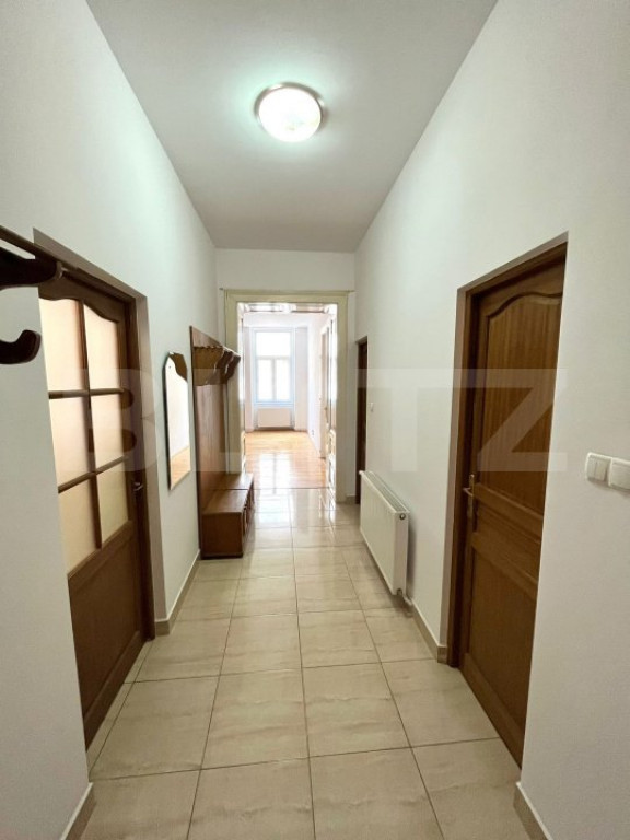 Apartament de vanzare, cu 4 camere, 96 mp, zona centrala