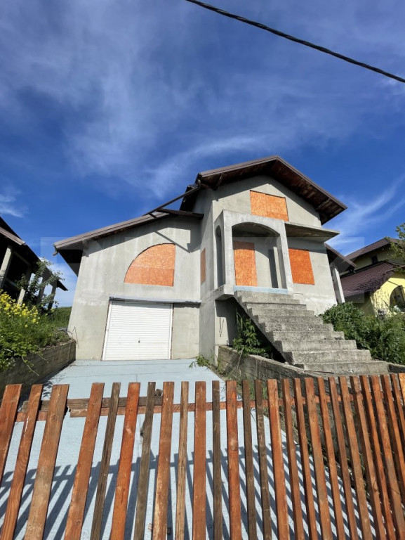 Casă la Roșu - 270 MP - Vedere Panoramică - Fălticeni