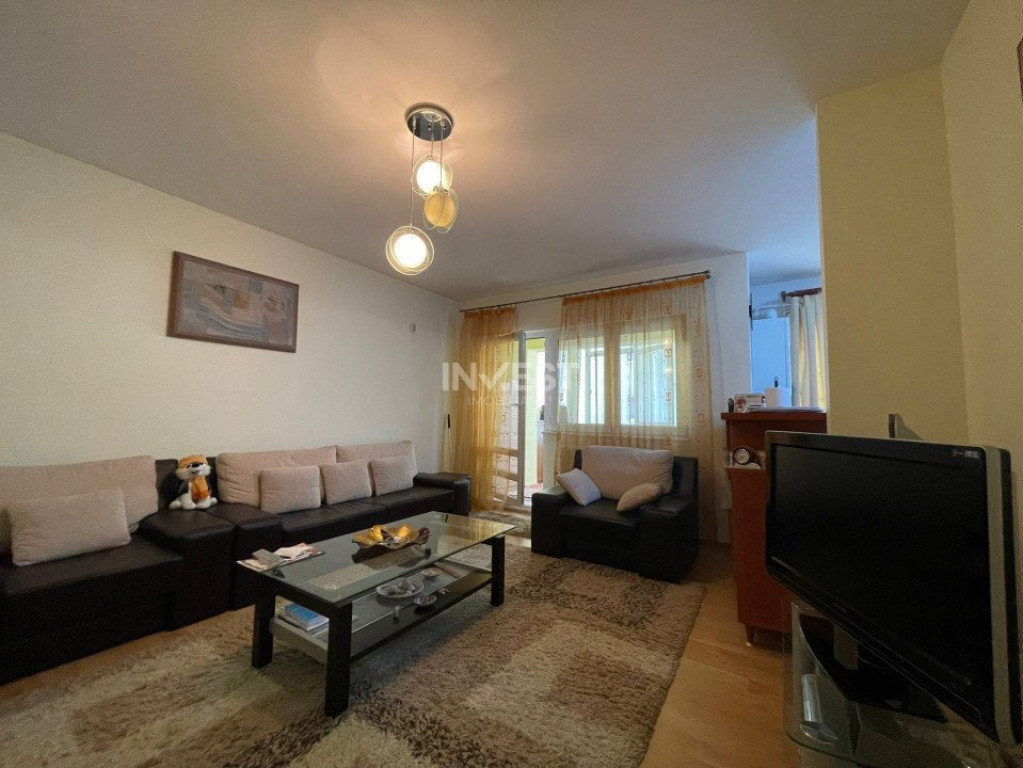 Apartament 3 camere, 2 bai, inclus garaj si boxa, zona Pacur
