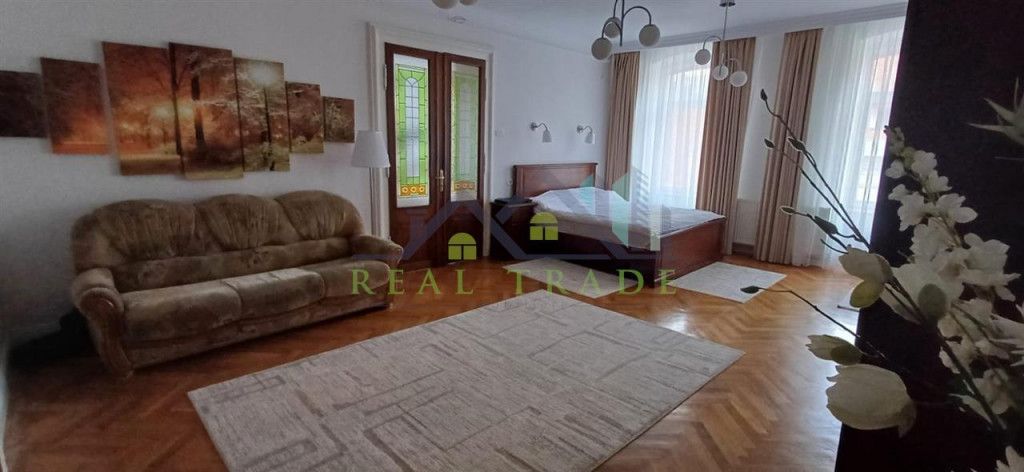 Apartament 3 camere etajul 1 Centrul Istoric