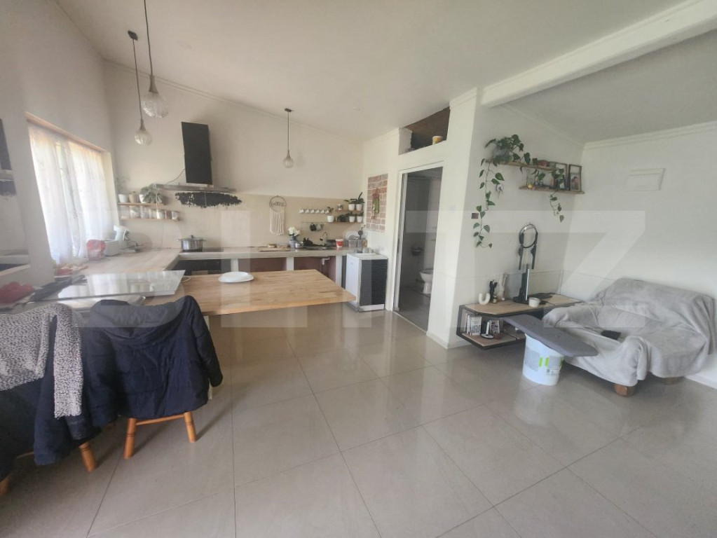 Casa individuala cu 2 camere,80 mp utili,267 mp teren,Totoi