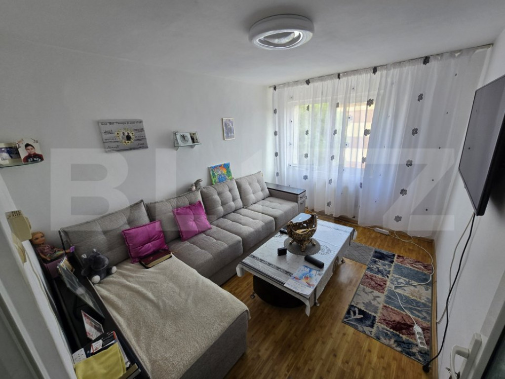 Apartament cu 2 camere, decomandat, zona Cetate