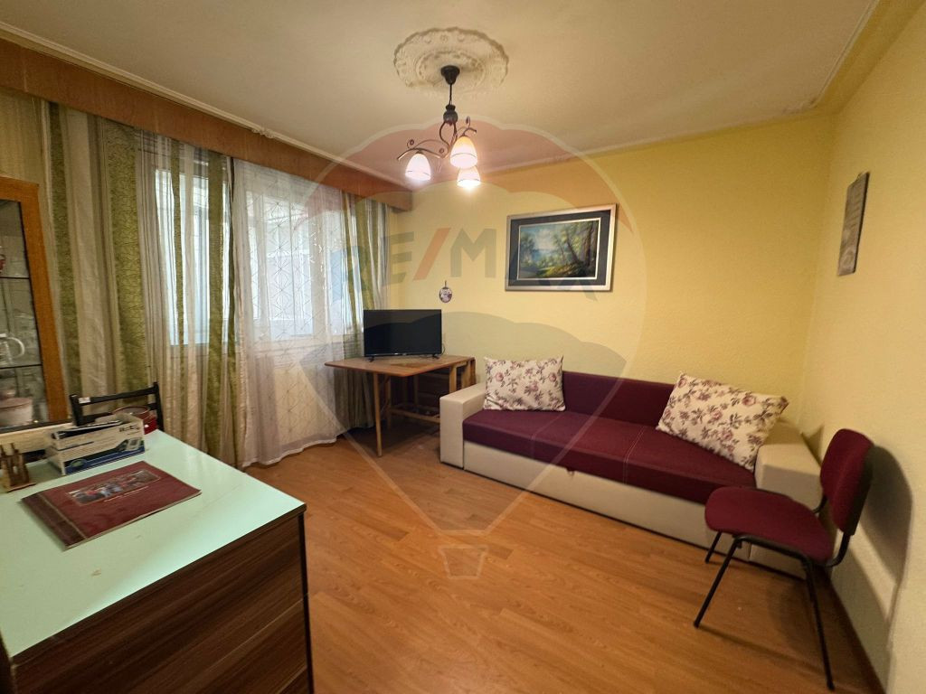 Apartament 3 camere decomandat– Str. Constructorului, F...