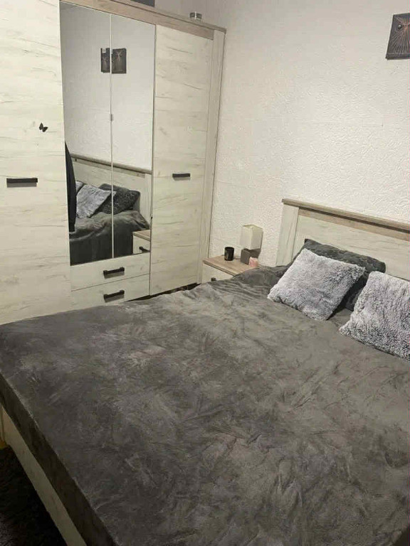 Apartament 3 camere, decomandat - zona Vlahuta