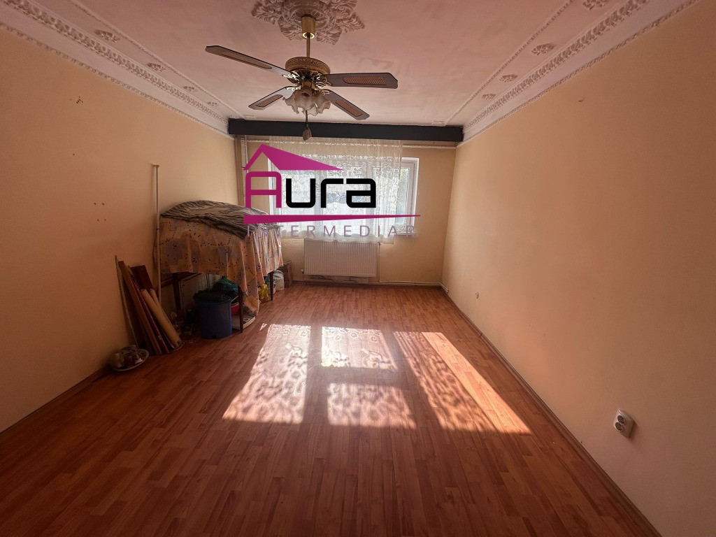 Apartament 4 camere zona Vest