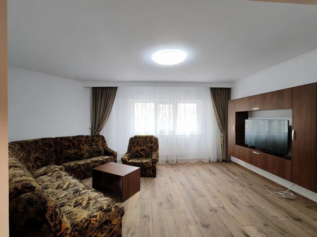 Apartament 3 camere de inchiriat zona Capitol,CENTRALA GAZ