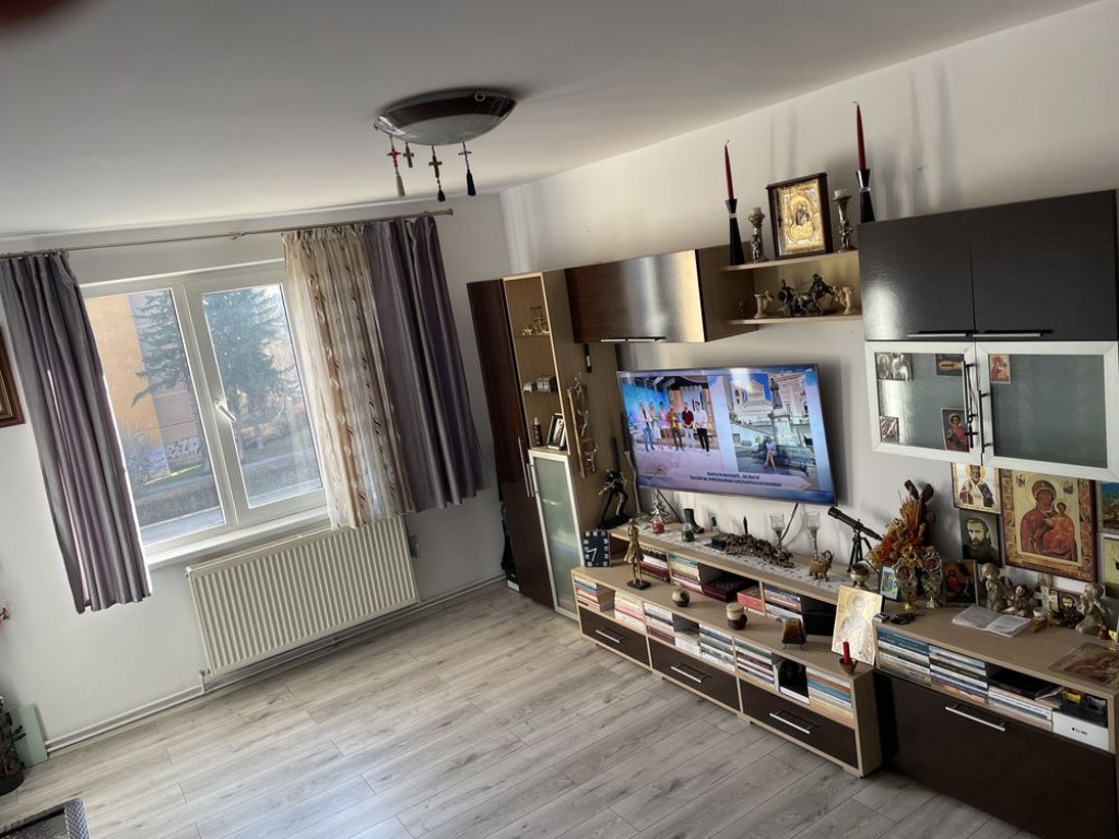 Apartament 3 camere decomandat Calea Bucuresti