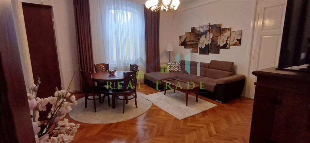 Apartament 3 camere etajul 1 Centrul Istoric