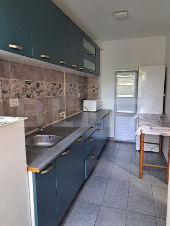 Apartament de inchiriat, 3 camere, decomandat, etaj intermed