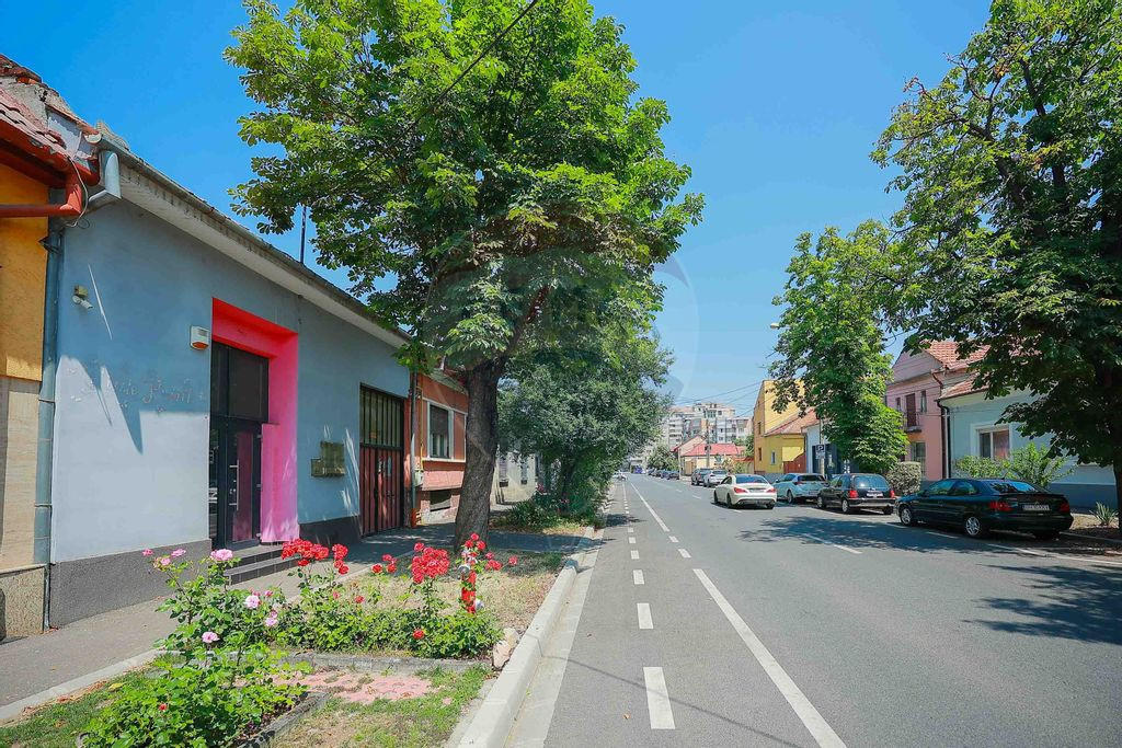 De vânzare spațiu comercial în zona Costaforu, Centru ...