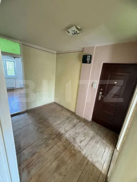 Apartament de vanzare, cu 3 camere, zona Strand