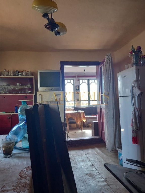 Casă individuala, 2 camere, 91 mp., teren 2404 mp., loc Ci