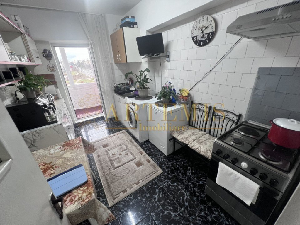 Apartament de 3 camere, decomandat, 67 mp, zona Zorilor.
