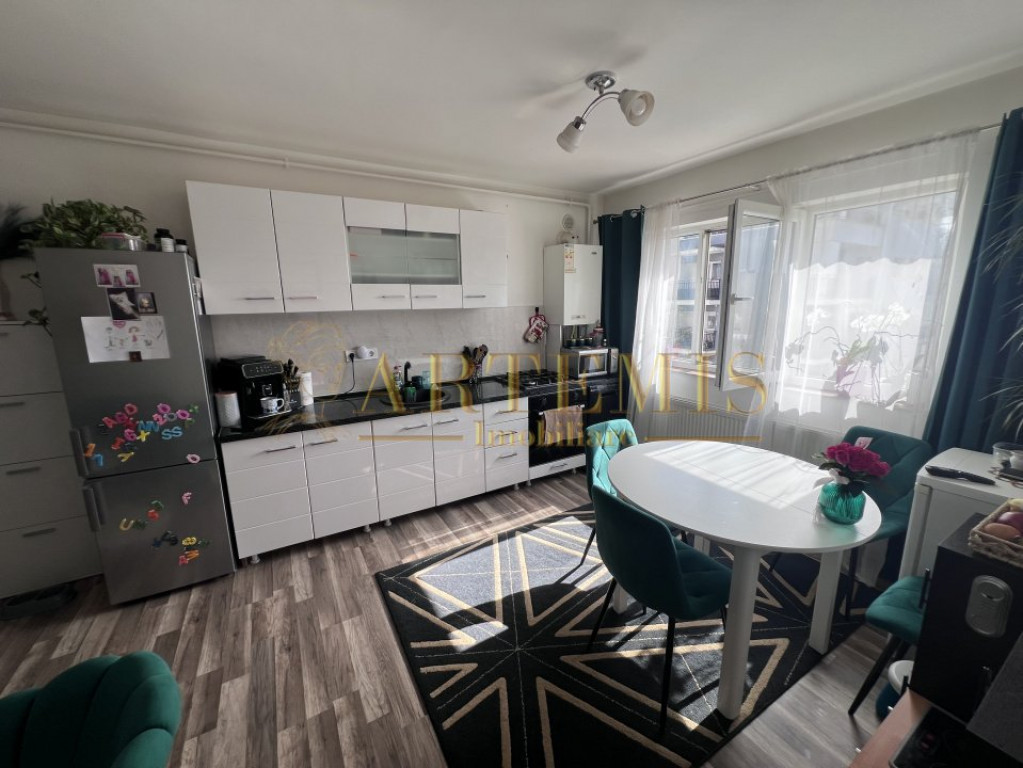 Apartament de 2 camere, semidecomandat, 51 mp., zona Baciu