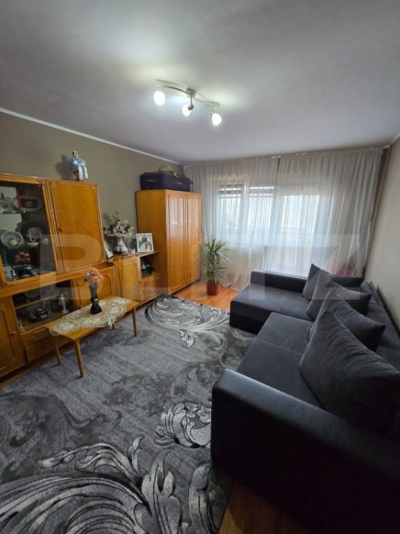 Apartament de vanzare, cu 2 camere decomandat, 54 mp, zona C