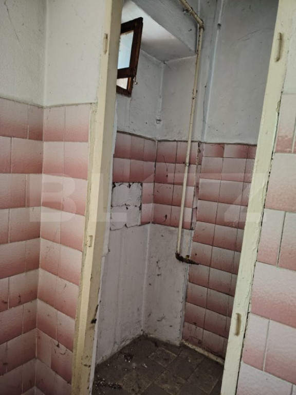 Apartament de vanzare, cu trei camere decomandat, 70 mp, zon