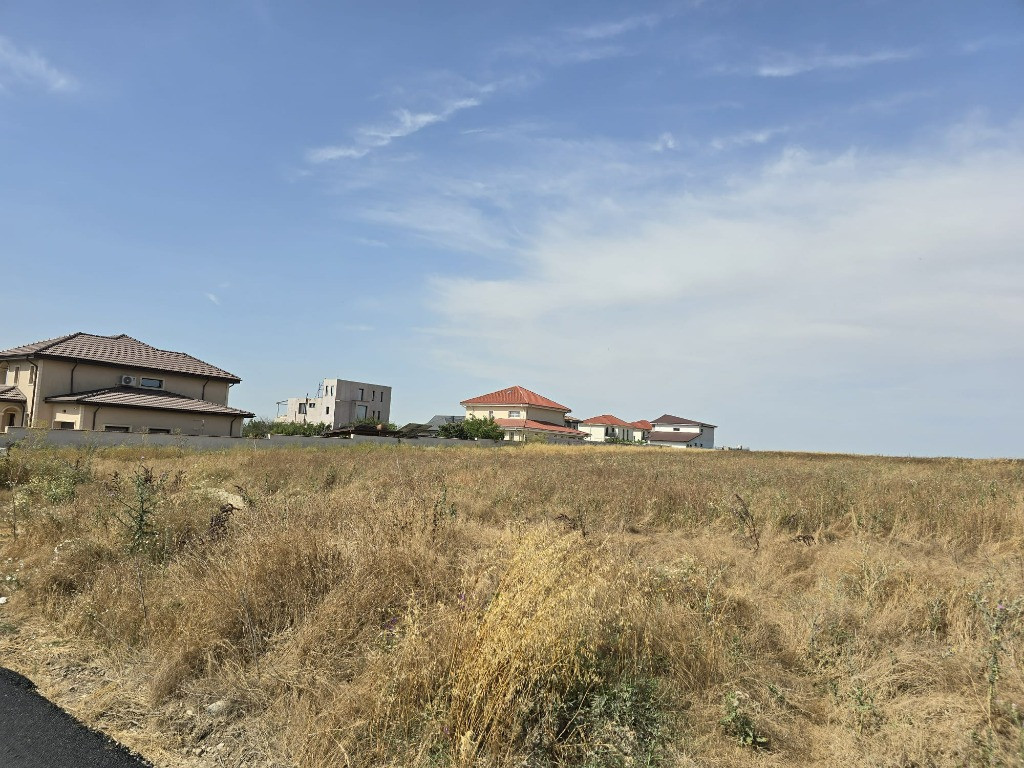 Vand teren in Lazu la strada Baritiu