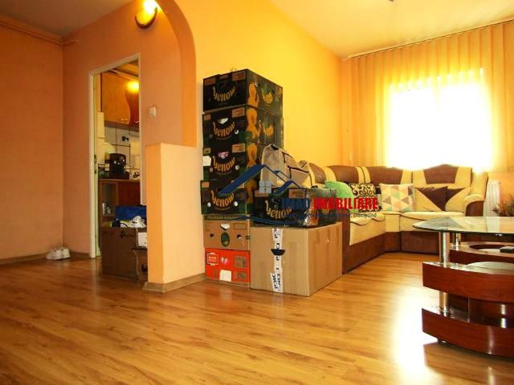 Parter, 4 camere! apartament in Targoviste - Micro 12, zona