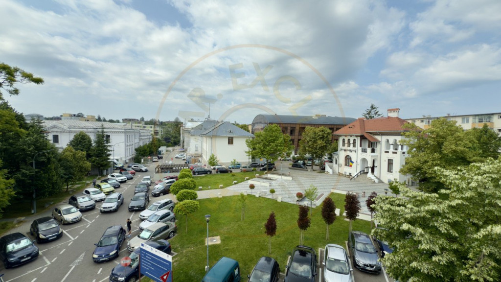 De inchiriat-Apartament 2 Ultracentral-Pitesti zona Primări