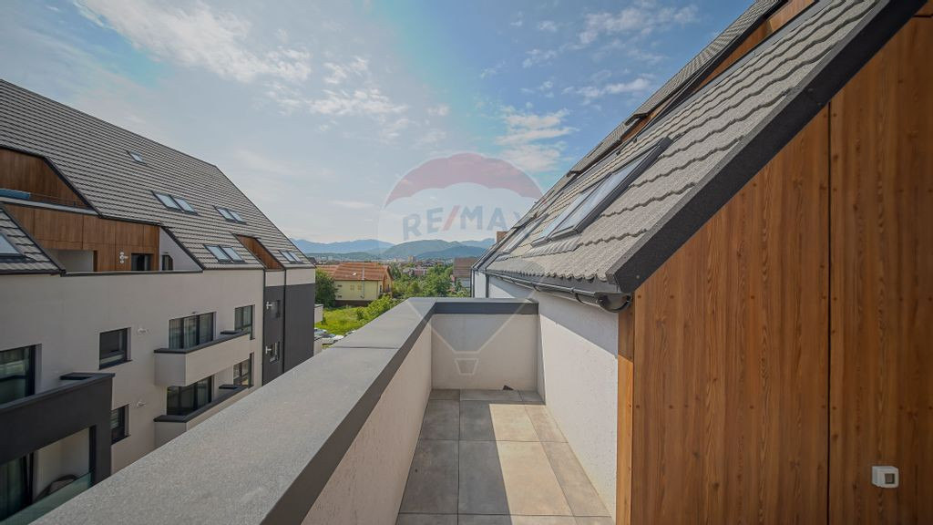 Apartament la mansardă, 54 mp, priveliste|balcon și box...