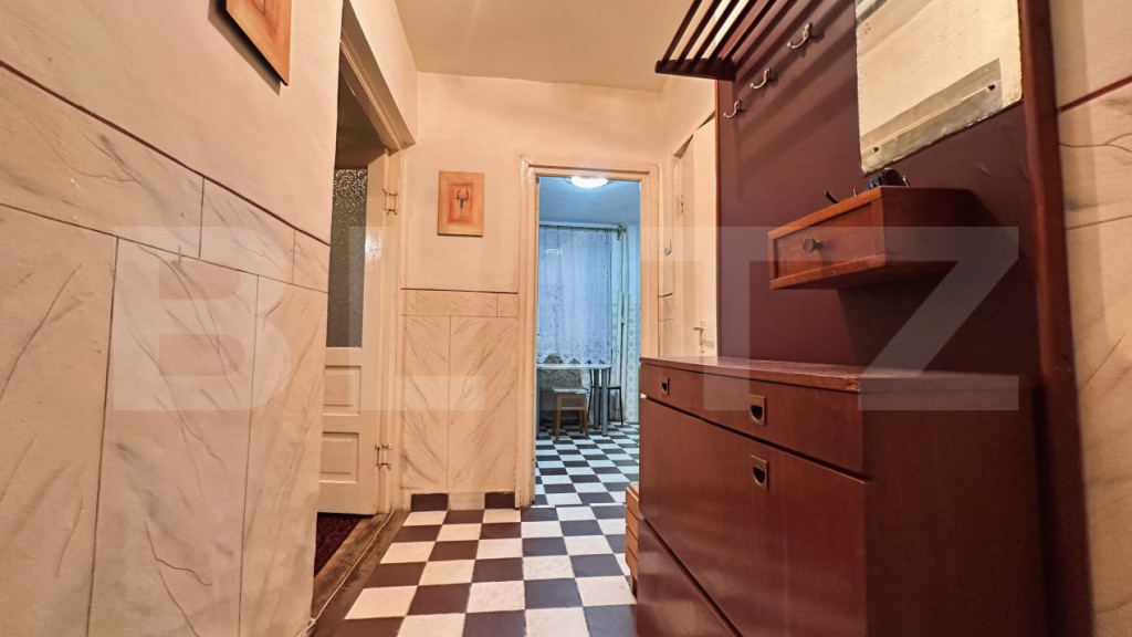 Apartament cu 3 camere, decomandat, cu 2 bai, 70 mp,