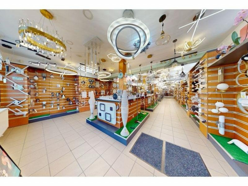 Descoperă Locația Ideală pentru Afacerea și Locuința Ta