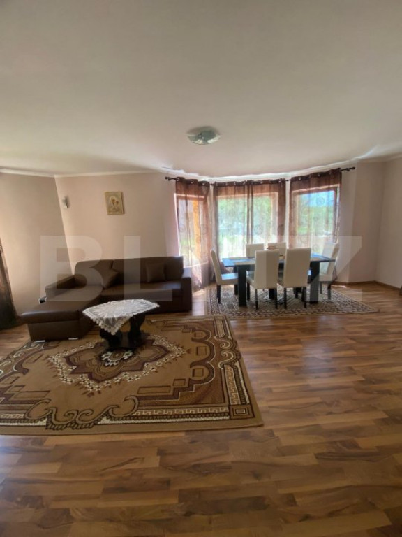 Casa de inchiriat, cu 5 camere, moderna