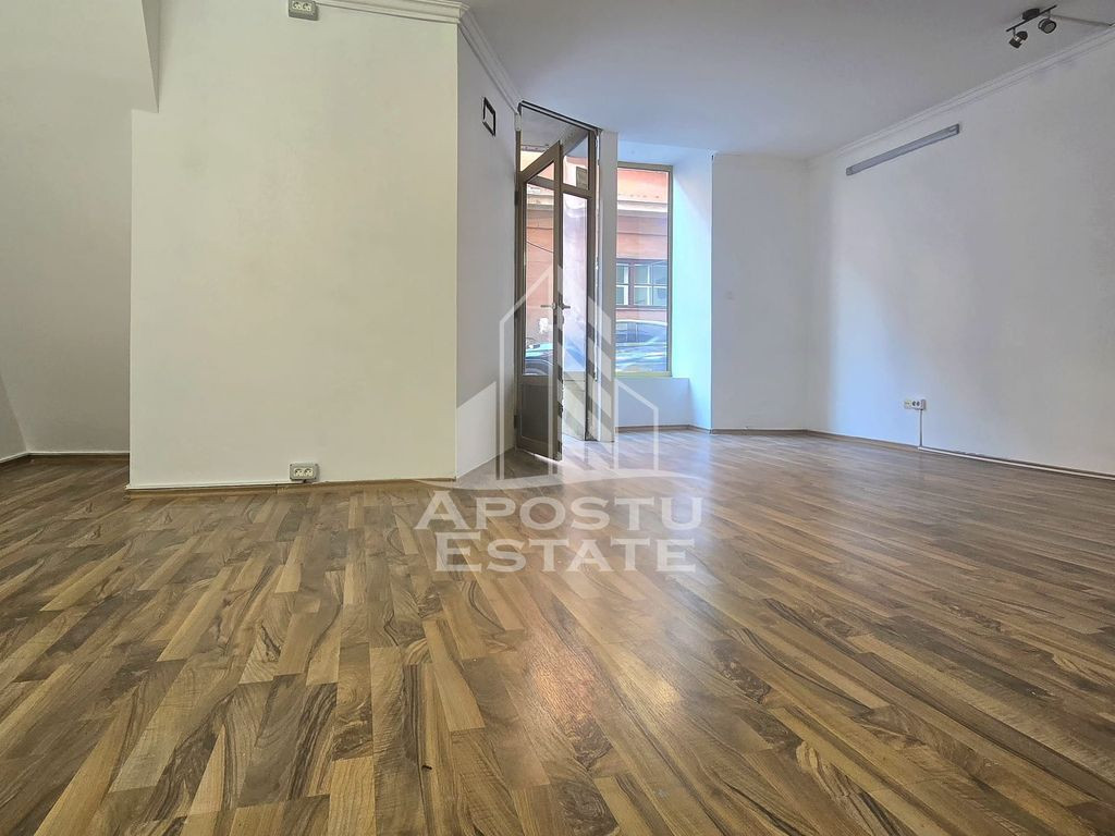 Spatiul comercial central