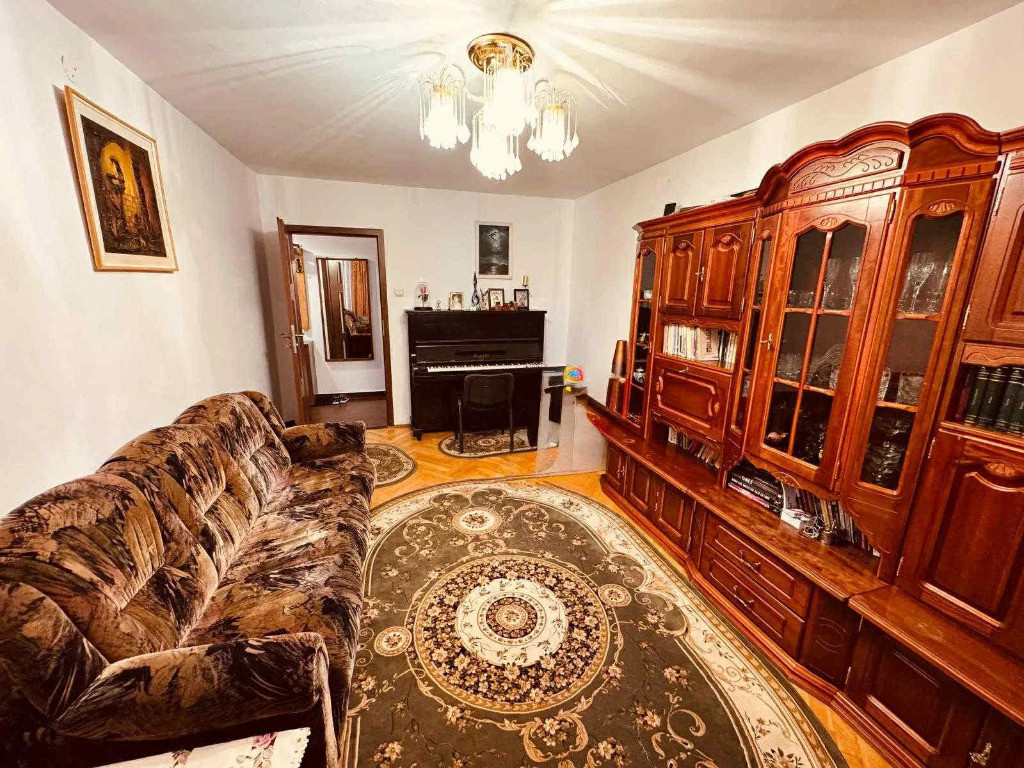 Apartament 3 camere, decomandat - zona Scriitorilor