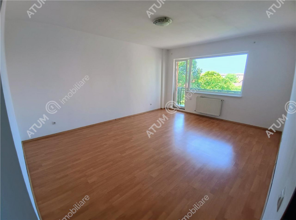 Apartament cu 3 camere decomandate balcon lift etaj 3 in zon