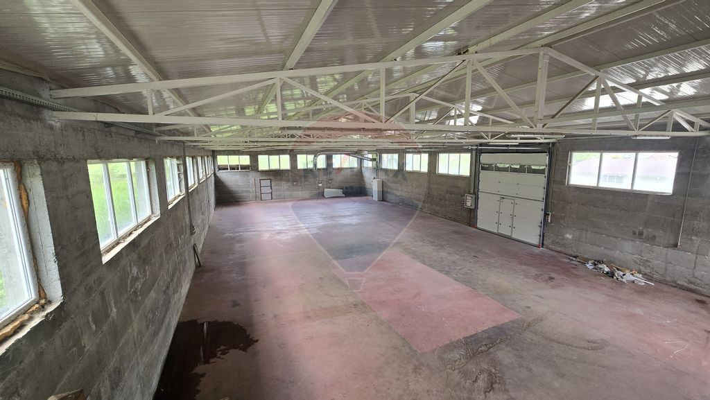 Spațiu industrial de 547mp si 1712mp de închiriat în z...