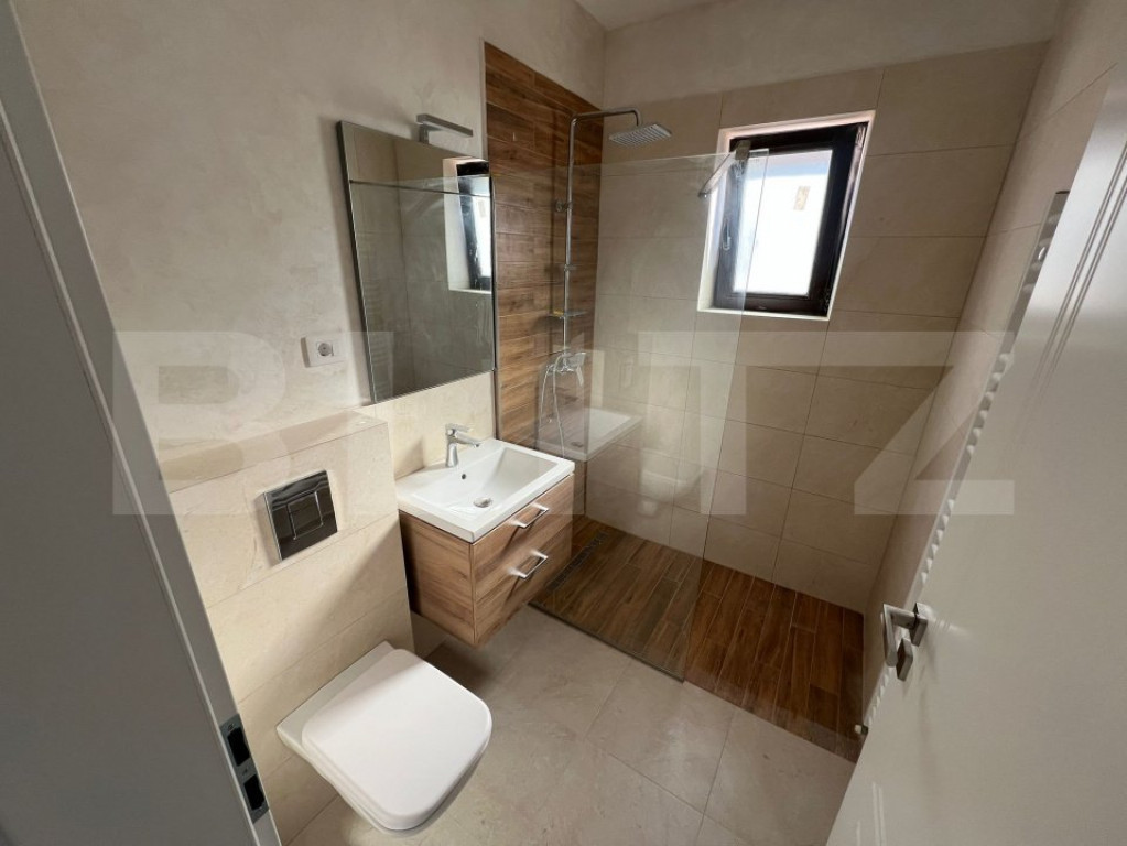 Casă nouă, modernă, cu 4 camere, terasă și curte genero