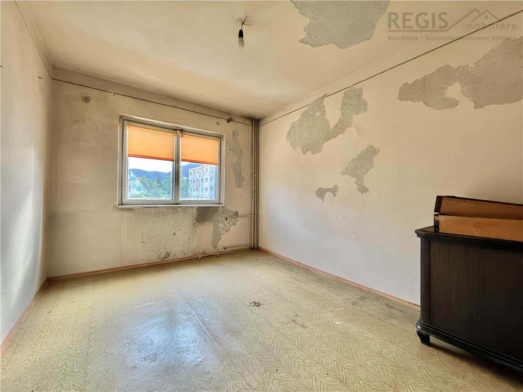 Apartament 4 Camere Decomandat in Astra la Etaj Intermediar