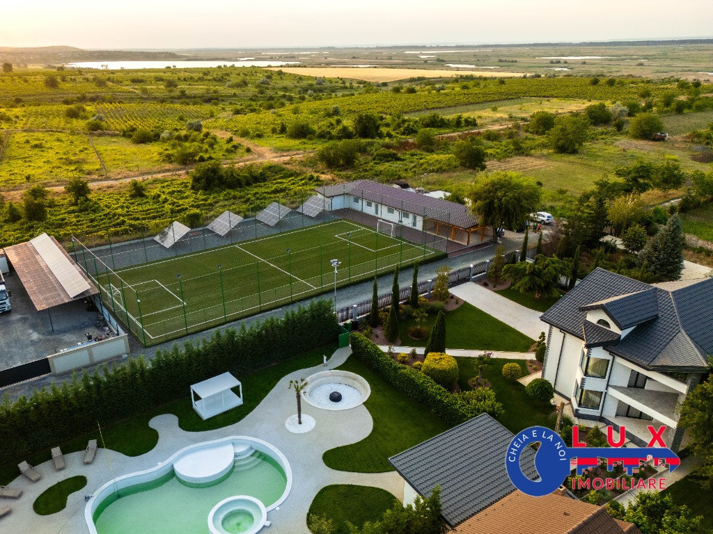 ID 6662 EXCLUSIVITATE LUX IMOBILIARE - VILĂ DE LUX