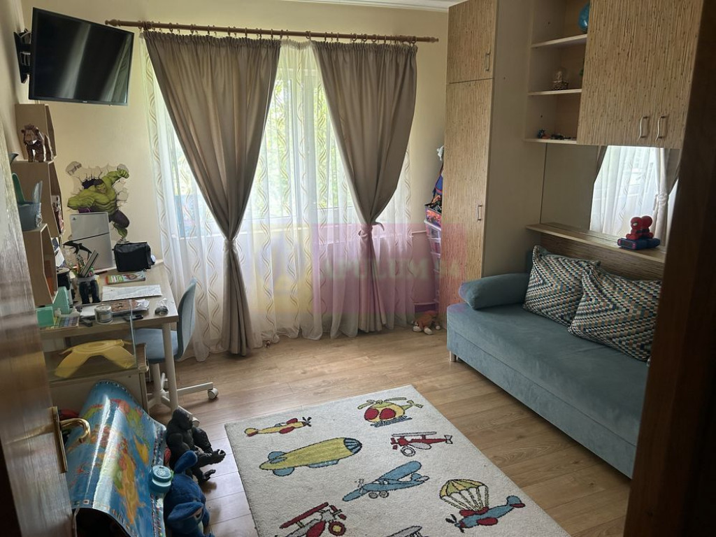 Vanzare apartament 3 camere