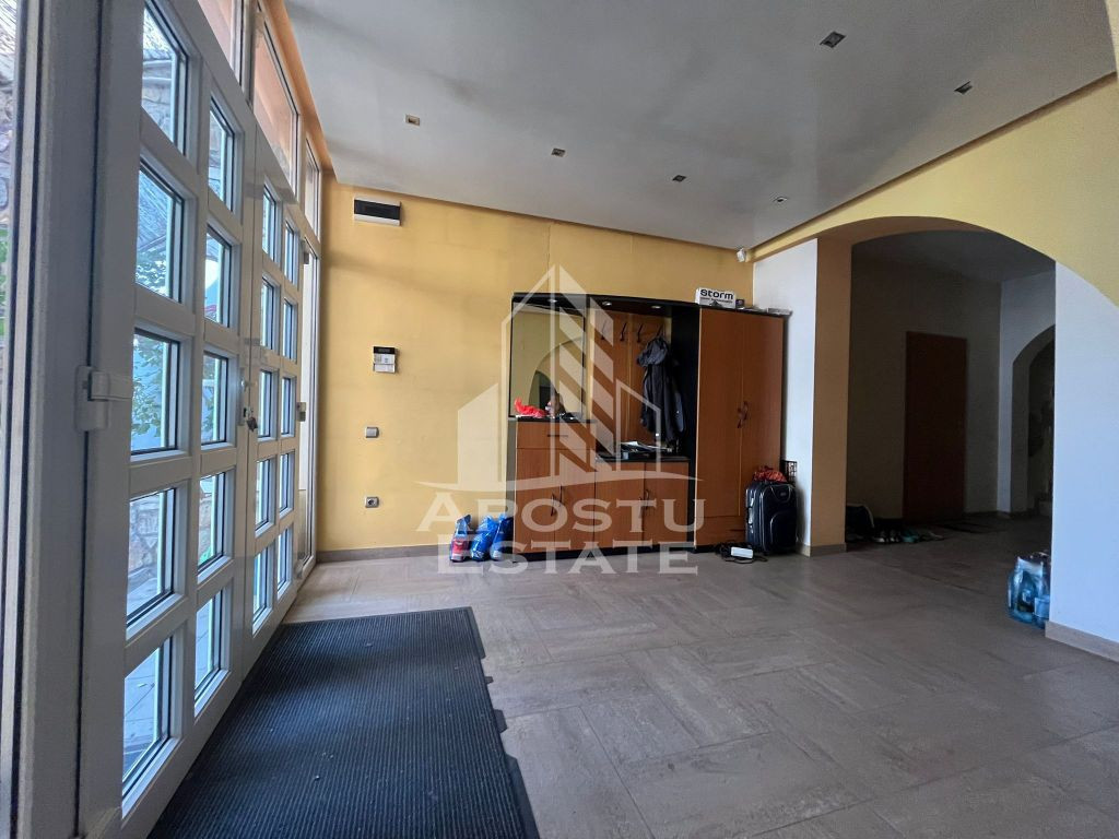 Casa individuala cu 4 camere, teren 404 mp,acces auto,gar...