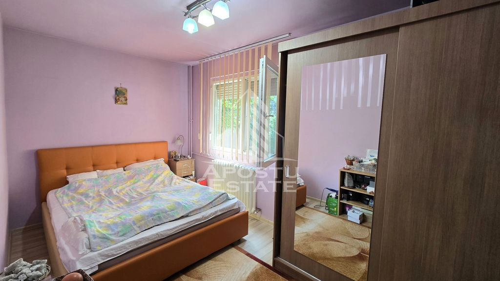 Apartament cu 3 camere, etaj intermediar, zona Dacia