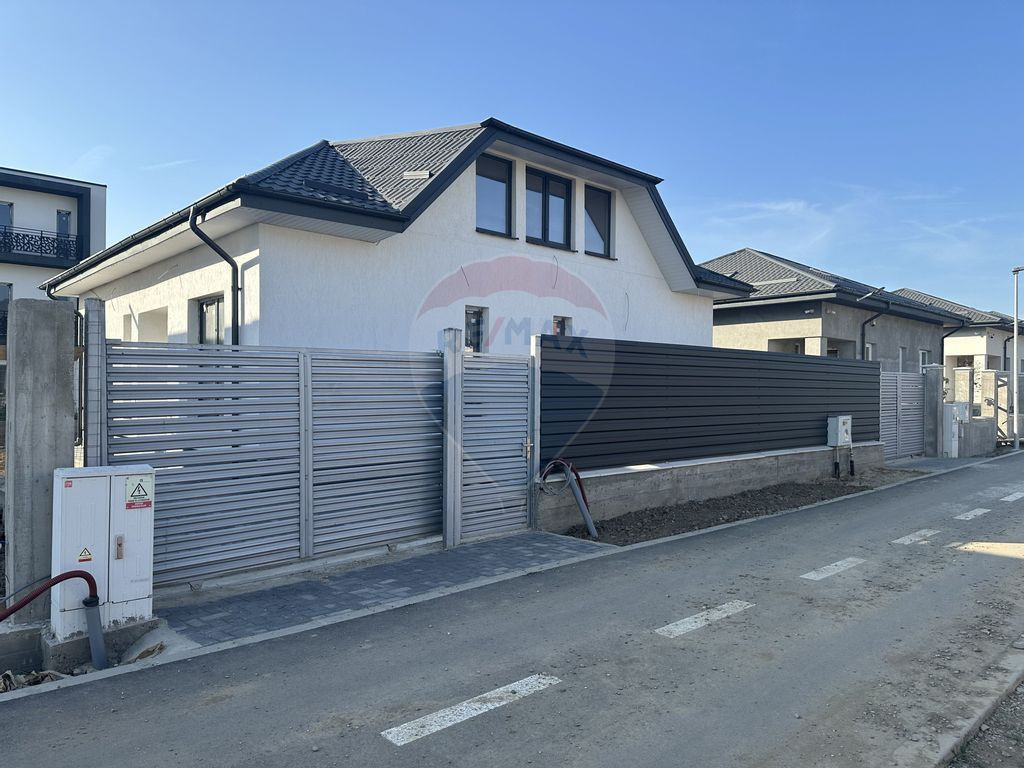 Casa cu 4 camere de vânzare în Buftea