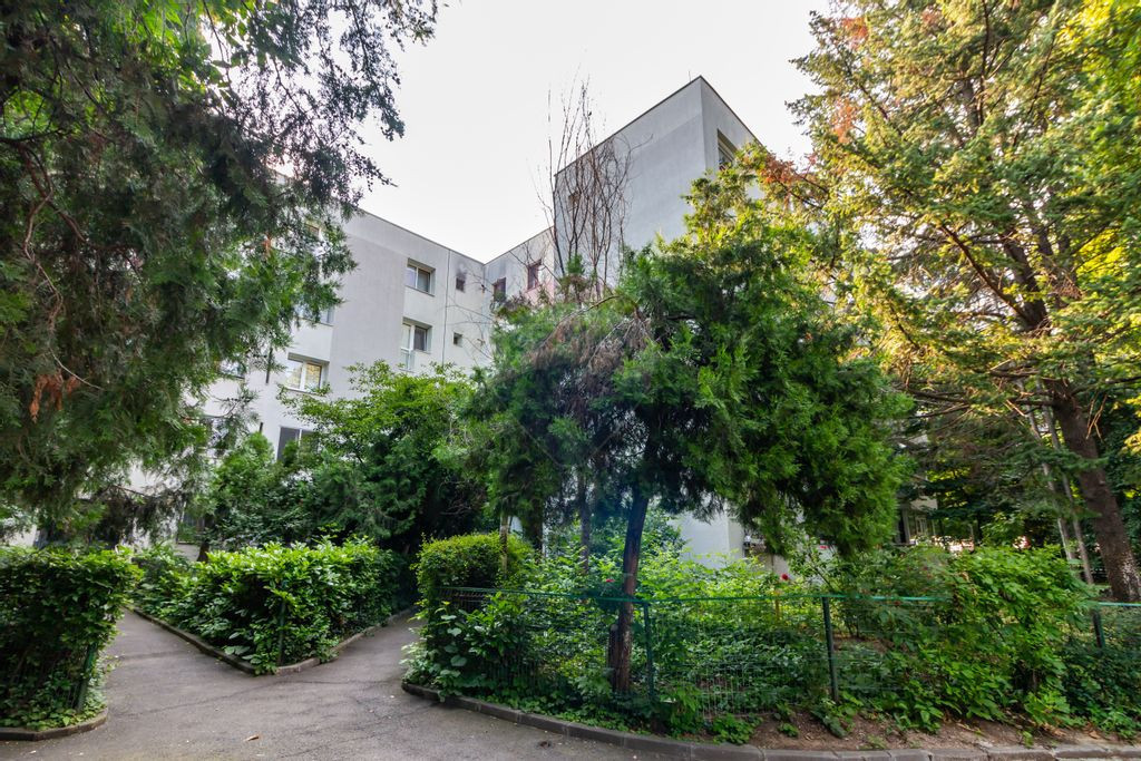 Apartament cu 4 camere de vânzare în zona Titan | Parc ...