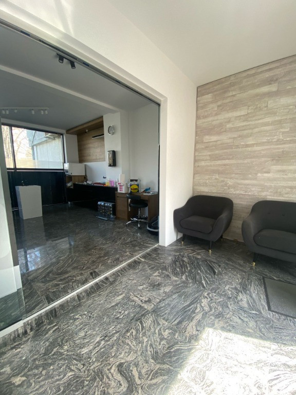 Spațiu comercial, renovat total, 2 băi, ideal cabinet/salon/showroom